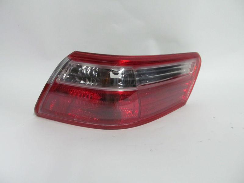 07 08 09 toyota camry oem right tail light nice!