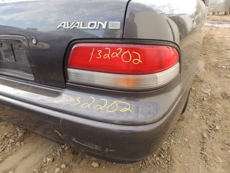 95 96 97 avalon r. tail light 428445