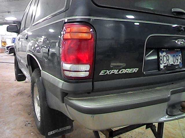 2000 ford explorer outer tail light lamp left