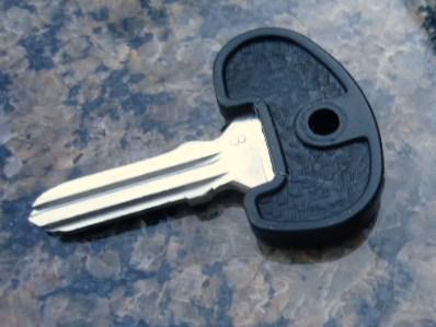 Ferrari nos genuine oem #8 uncut key rare vintage pn 95401150