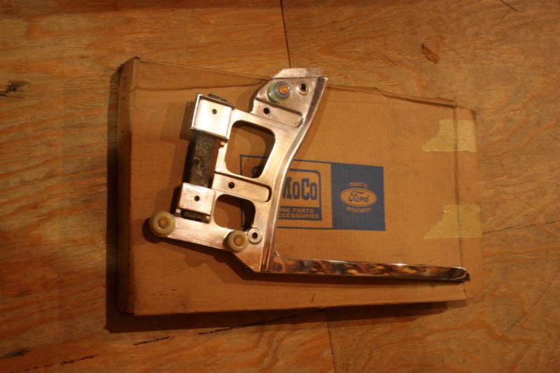 Nos 1967/1968 mustang hardtop right side quarter window frame a rare find! !