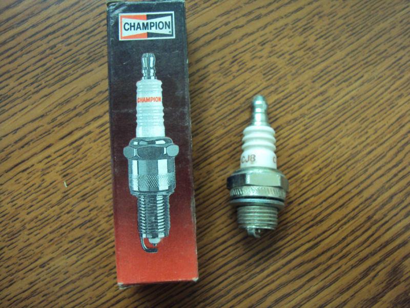 Spark plug champion copper plus 843 cj8