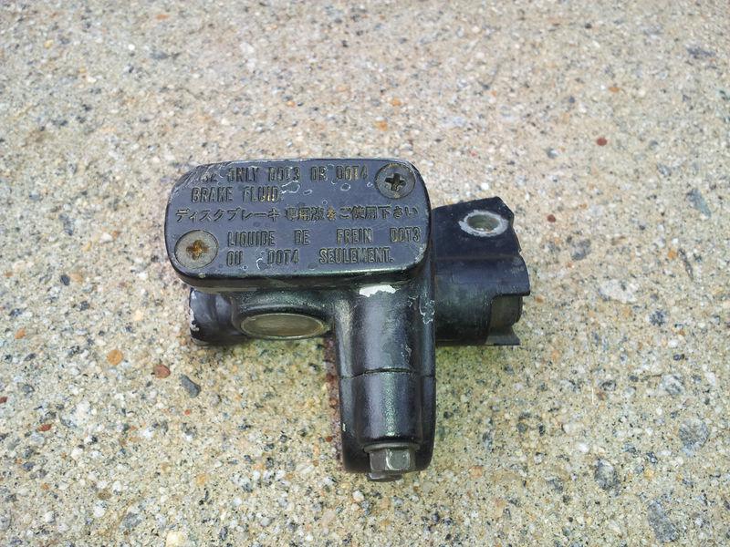 1988 honda cr 125 oem front brake master cylinder 