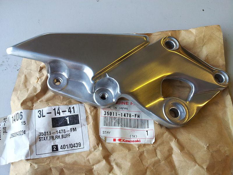 Kawasaki zx750 ninja zxr 750 foot peg bracket r.h. 35011-1478-fm nos