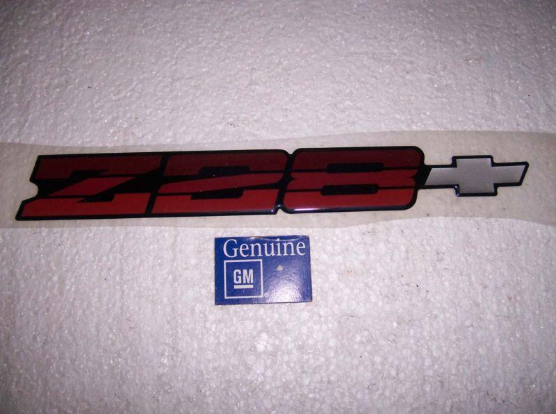 Rear bumper emblem dark red/silver nos gm 85-87 z28 camaro