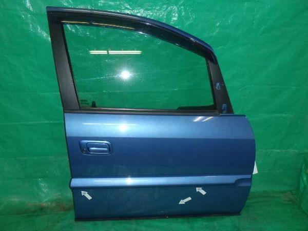 Subaru traviq 2002 front right door assembly [2013100]