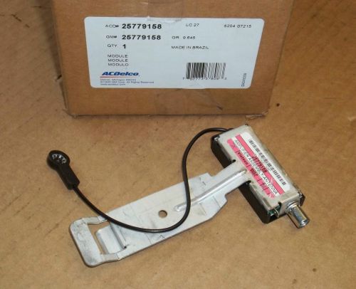 04-08 chevy malibu oem radio antenna module #25779158 nos