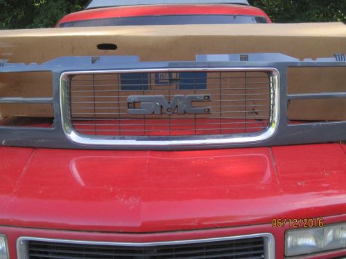 New 1994-1999 gmc trucks plastic grille-part number 12388709