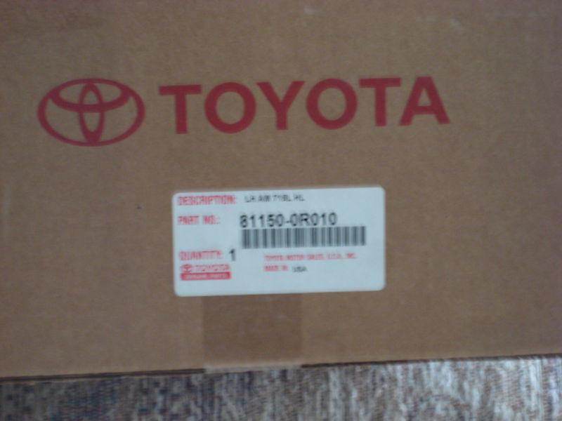 Toyota rav4 2009 driver side headlight left  81150-0r010 brand new oem