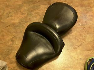 Vulcan 1500 classic mustang wide touring two-piece seat 75980