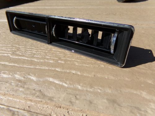 1970 71 72 442 cutlass a/c dash center vent outlet louver deflector air cond