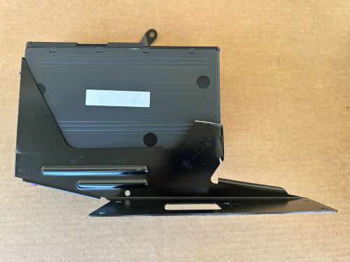 Bmw e46 6 disc cd changer model 82110028760 with magazine &amp; bracket oem