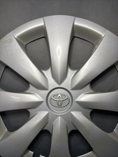 2009 - 2013 toyota corolla 15” oem  8 spoke hubcap wheel cover 61147