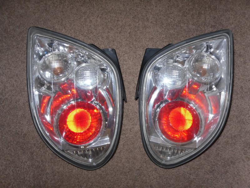 Hyundai tiburon tail light assembly - set of 2 - 2000, 2001 models