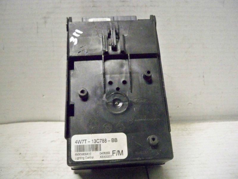 03-04 ford crown victoria lcm lighting control module box headlight lamp uu151