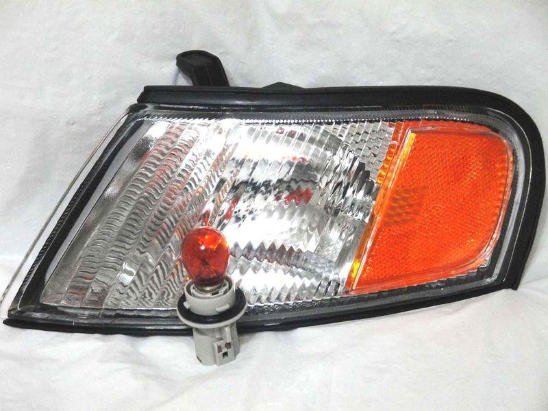 Nissan 98 99 altima corner turn signal parking light lamp l h w/light bulb new