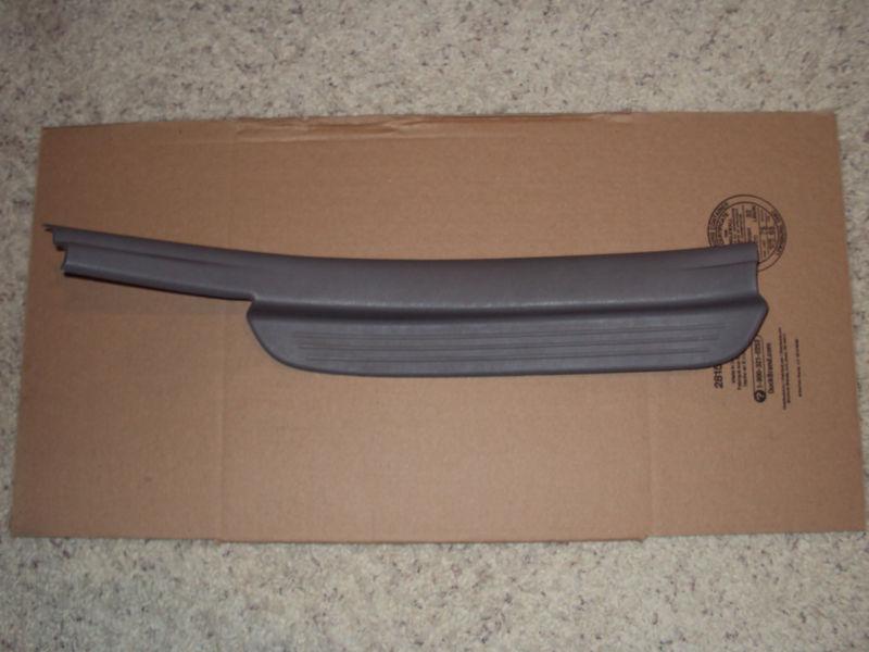 Rear door sill toyota camry 02 03 04 05 06 rh 67917-aa020 passenger side