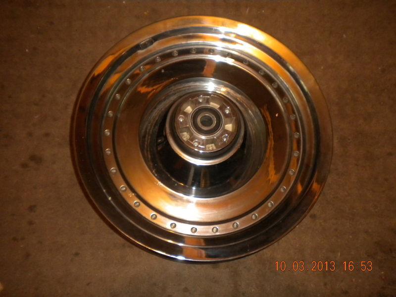 Harley chrome front w/smooth center 16"x3" solid mag wheel 00-up softail