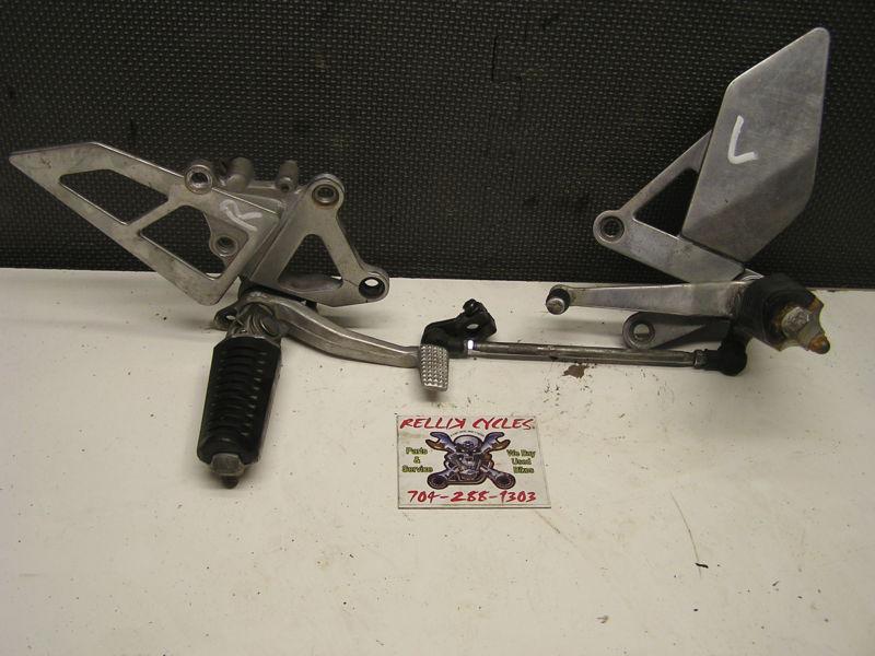 219 94 kawasaki zx 900 b 1 front foot peg brace linkage leaver 