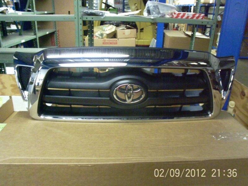 Toyota tacoma factory oem chrome grille !! fits 2005-2011  new