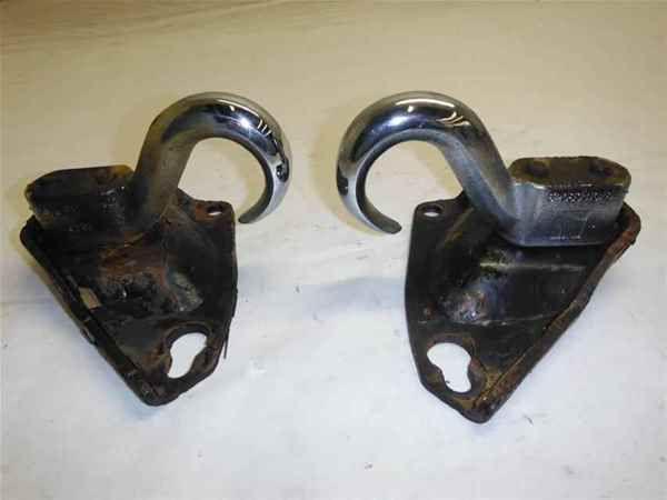 2006 06 grand cherokee oem pair of 2 trailer hooks lkq