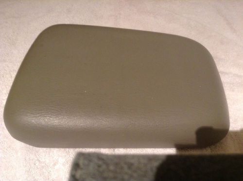 1999-2004 jeep grand cherokee center console lid armrest, lt. tan