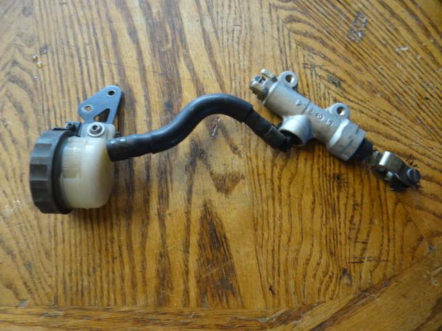 05-06_kawasaki_zx6r_zx_636_zx-6r_rear brake master cylinder+reservoir