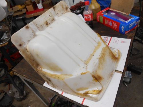 1986 yamaha 480 phazer snowmobile: front of seat plastic form