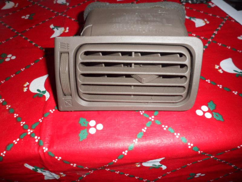 05 06 07 toyota corolla dash a/c air vent  tan/brown oem