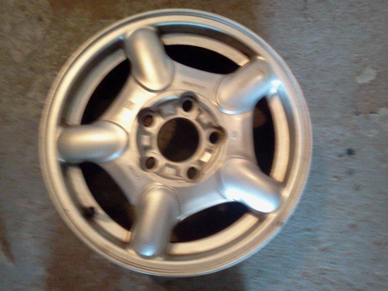 * 15 inch factory alloy rim - buick lesabre / 2000-2001 / silver