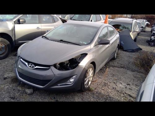 Elantra   2014 fuel filler door 561559