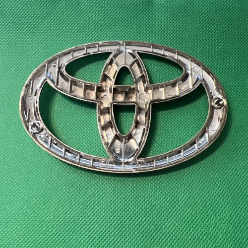 Toyota  - vintage car badge / emblem  - 130 x 90 mm - 754310d050