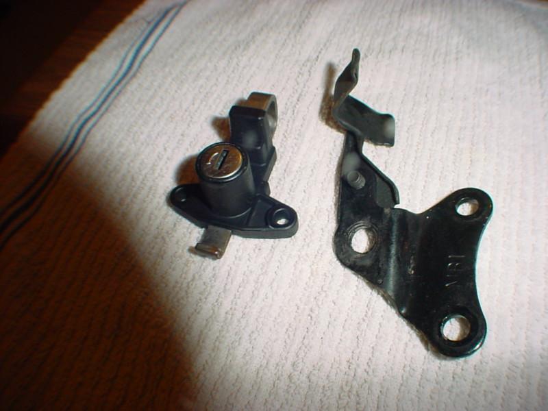 Honda magna vf750 vf700 82-85  seat lock/helmet lock/seat clip/latch