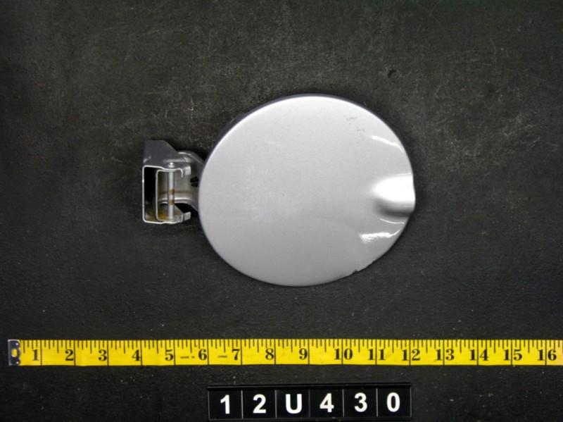 09 torrent fuel filler door lid gas tank cover cap oem silver 12u430