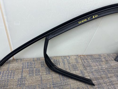 2011-2014 porsche cayenne front right side door window glass run channel seal