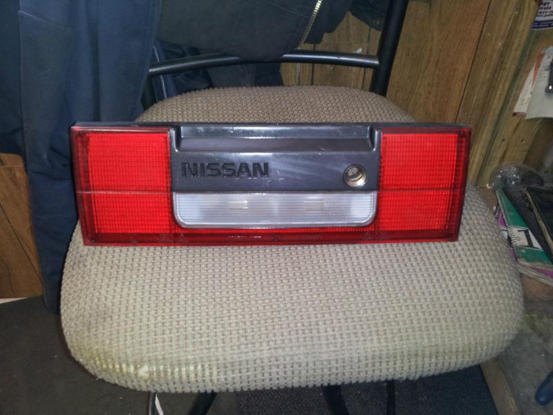 Nissan 300zx rear center tail light fixture assembly 84,85,86,87,88,89 hatch key