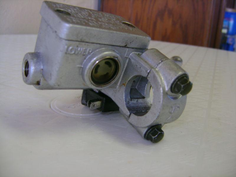 Right side master cylinder for scooter
