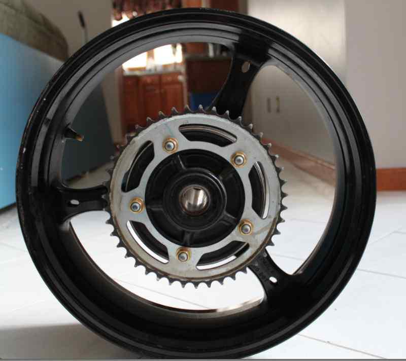 Suzuki gsxr stock oem black rear rim w/ sprocket