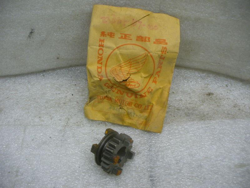 Honda vintage  nos oem cb 100/125-s third gear,# 23461-107-000.