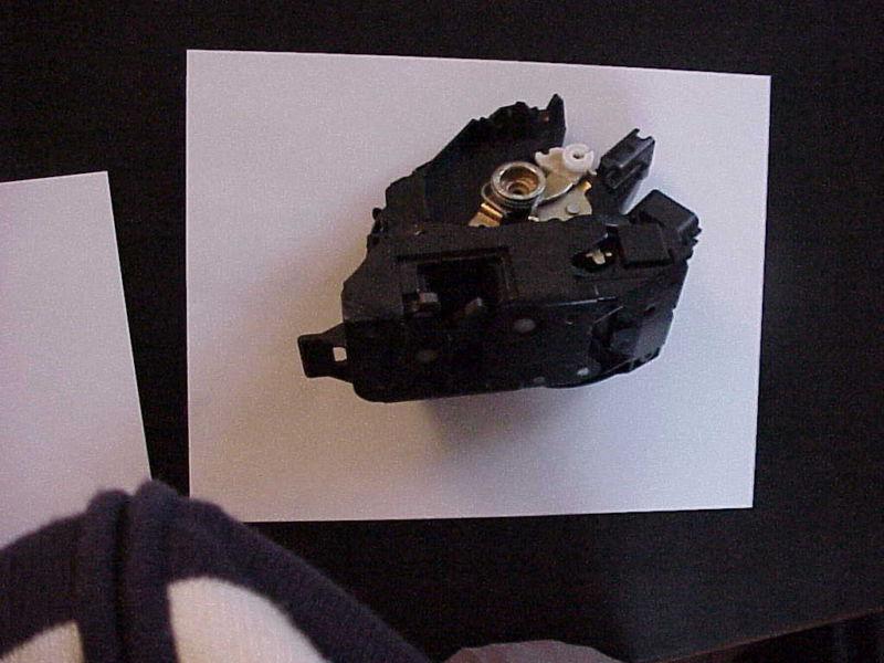 2004-2005-2006-2007 jaguar xj8 xjr vanden plas left driver front door lock latch