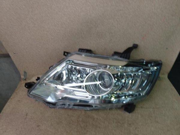 Nissan serena 2010 left head light assembly [2410900]