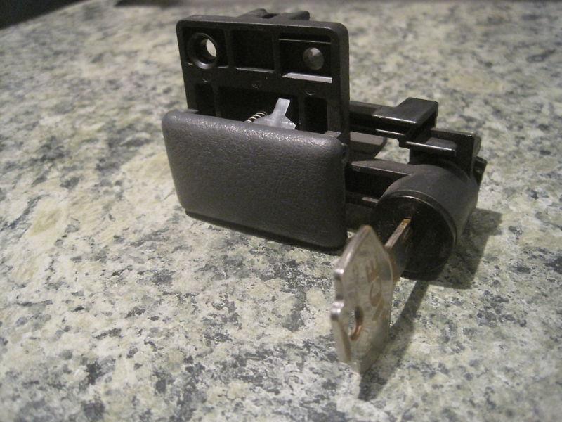 1994-95 pathfinder glove latch  grey with key