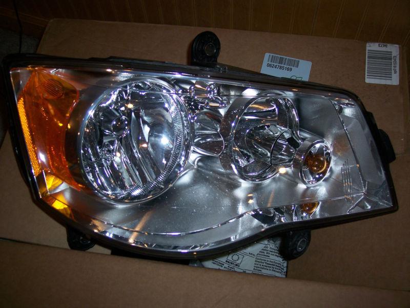  chrysler town & country rh  headlight 2012  oem (used)