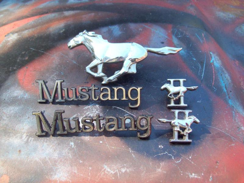 1975 mustang grille emblem - original emblems fender &grille