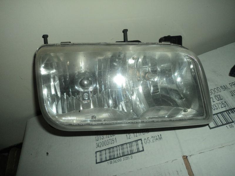 99-00 cadillac escalade passenger side head light assembly