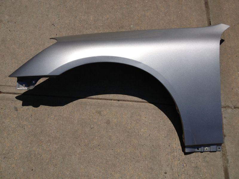 Infiniti g35 sedan 2003/2006 authentic  drivers side fender.