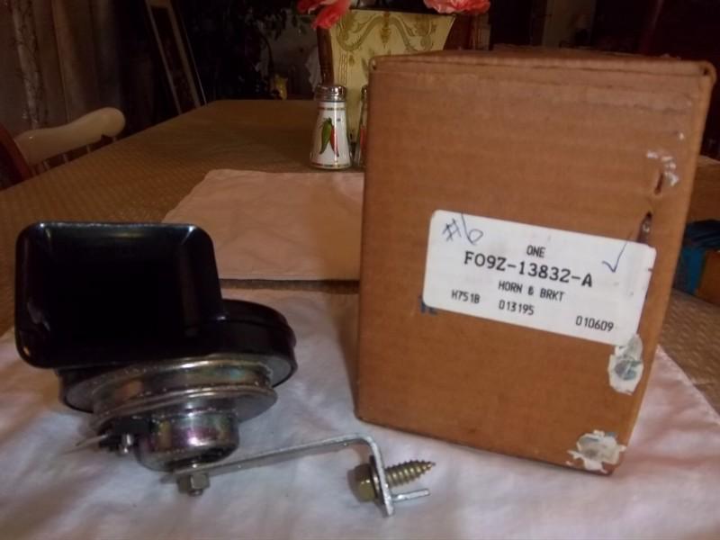 Ford  nos horn f09z-13832-a