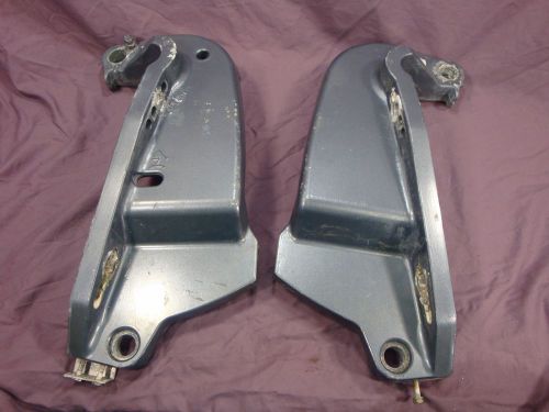 2000 yamaha 150 hp transom bracket/clamp set pn: 64e-43111-01-8d 64e-43112-01-8d