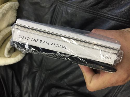 2012 nissan altima owners manual guide and case, in plastic