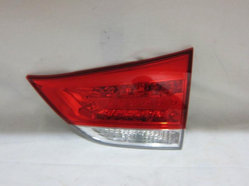 2011-12 toyota sienna oem used rh-passenger side tail light on trunk lid